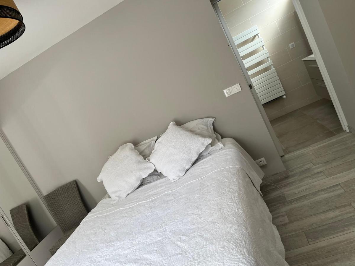 Bed and Breakfast Charme Moderne Le Val-Saint-Germain Exterior foto